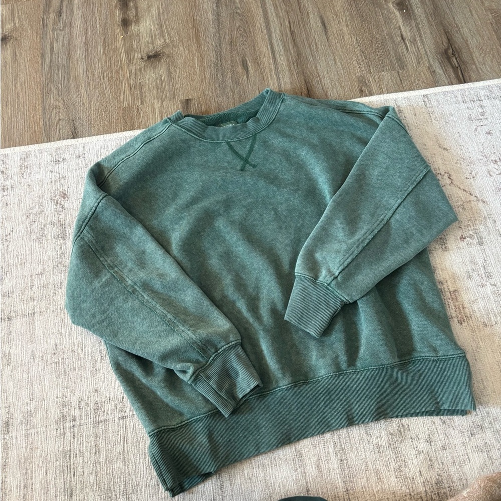 women’s green sweatshirt